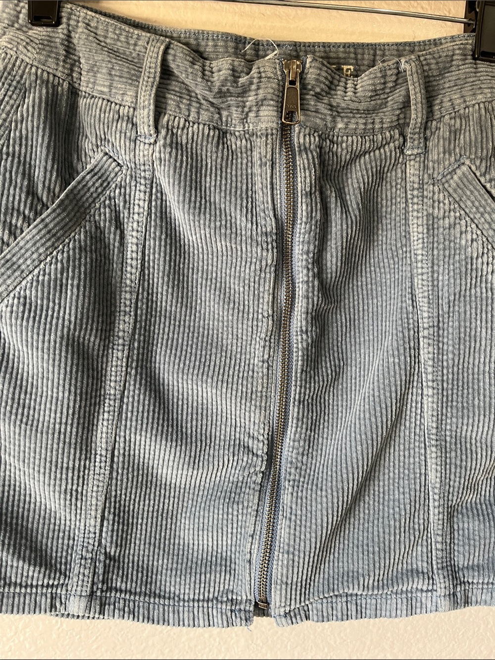 American Eagle Outfitters Light Blue Corduroy Zip-Front Mini Skirt Sz 6 - Picture 7 of 7